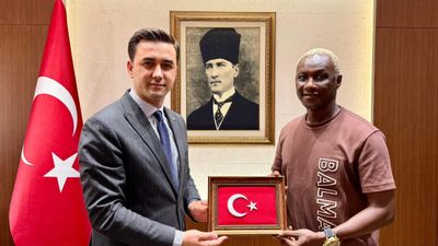 İbrahim Yattara, Midyat’ta gençlerle bir araya geldi