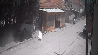 Isparta'da otomobil kıraathaneye daldı: 1 ölü, 1 yaralı
