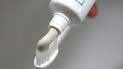 Bilim insanlarından yeni araştırma: Saçtan diş macunu üretimi