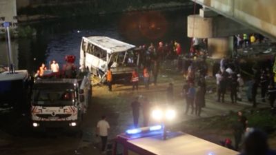 Cezayir’de yolcu otobüsü dere yatağına devrildi: 18 kişi boğuldu