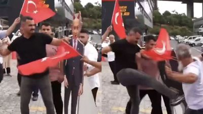 Galericilerden Gazze protestosu: Netanyahu'nun maketini dövdüler