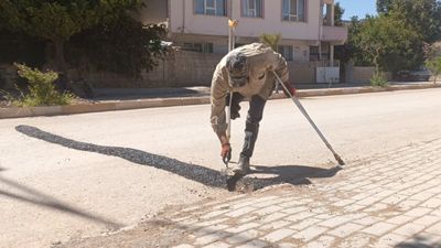 Adıyaman'da belediye yapmadı: Bedensel engelli muhtar sürüklenerek yaptı