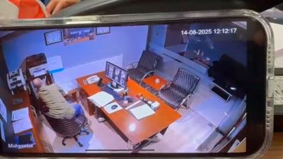 İstanbul'da çalıştığı oto galeriden 70 bin dolar çalan muhasebeci kayıplara karıştı