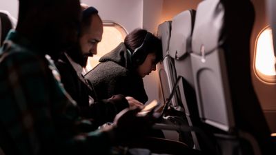 Uçağa binmeden koltuğunuzu iyi seçin: Bazı konumlar daha güvenli