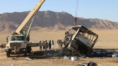 Afganistan'da göçmenleri taşıyan otobüs kaza yaptı: 78 ölü