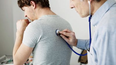 Ciğerden gelen öksürük geçmiyorsa dikkat! Sebebi sandığınızdan ciddi olabilir...