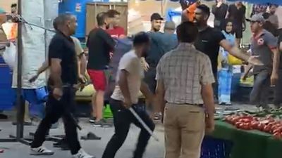 İstanbul Tuzla'da pazarcıların döner bıçaklı kavgasında 1 kişi yaralandı