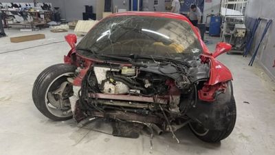 İstanbul'da kazaya karışan Ferrari satıldı: Futbolcu satın aldı