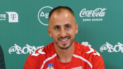 Yunan gazetecinin sözlerine Zeki Yavru'dan gülerek cevap geldi