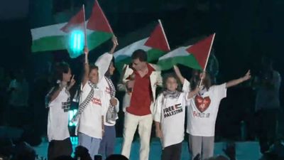 Ebo Gazze'yi unutmadı: Sahne öncesi 'Özgür Filistin' sloganları