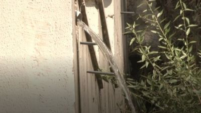 Ankara'da boşa akan suyu belediye seyredince halk değerlendirdi