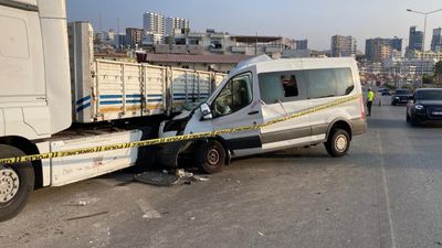 Mersin'de öğrencileri taşıyan minibüs kaza yaptı: 2 ölü, 10 yaralı