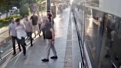 İstanbul Sultanahmet'te turistin cüzdanını çalan şüpheli tutuklandı