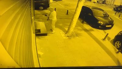 İstanbul'da düşen cüzdandaki paraları aldı: Güvenlik kamerasına yakalandı