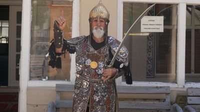 Muş'ta, kıyafetiyle Malazgirt Kalesi'ni sembolik olarak fethetti