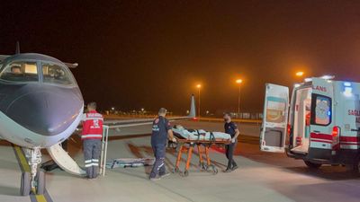 Muş'ta kaza sonrası kafa travması ve felç geçiren çocuk, ambulans uçakla sevk edildi