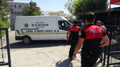 Malatya'da feci kaza: Operatör iş makinesinin altında kalarak can verdi