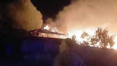 Kütahya'da köyde yangın: 7 yapı küle döndü