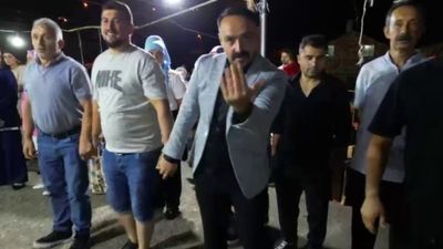 Giresun'da düğünde 'drone'a para takarken elinden oluyordu