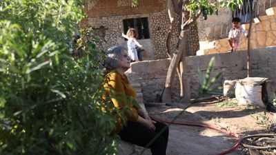 Afrin’e dönüşler başladı: Yıllardır evlerine dönemeyen aileler mutlu