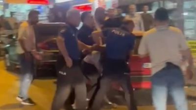 Ankara'da kesici aletle ambulansa saldırdılar