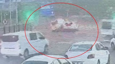 Bingöl'de 3 kişinin yaralandığı kaza kameraya yansıdı