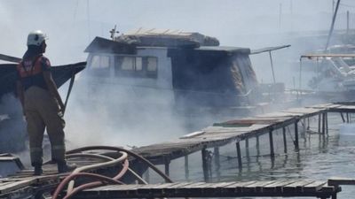 İzmir'de marinada yangın: 5 tekne kullanılamaz hale geldi