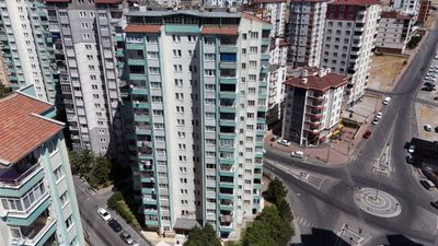 Kayseri'de bu düzeneği görenler şaşırıyor: Arılar 15. kata bal taşıyor