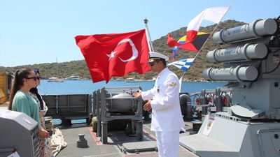 Antalyalılar, Zafer Bayramı'nda TCG Kaş Hücumbotunu gezdi