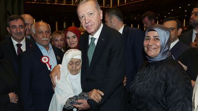 Cumhurbaşkanı Erdoğan, 93 yaşındaki Şefika nineyle bir araya geldi