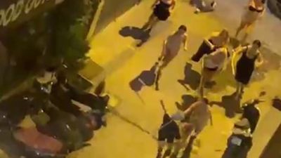 İstanbul'da ortalığın savaş alanına döndüğü anlar: 8 transın sopalı saldırısına uğradı