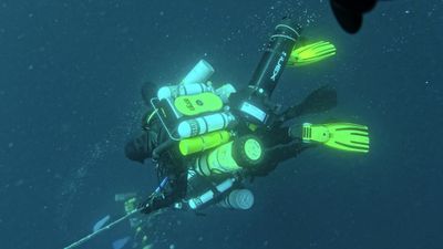 72 yıl sonra şehit denizcilerimiz anısına Dumlupınar'a saygı dalışı