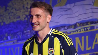 Kerem Aktürkoğlu'ndan Fenerbahçe formalı çocukluk fotoğrafı paylaşımı