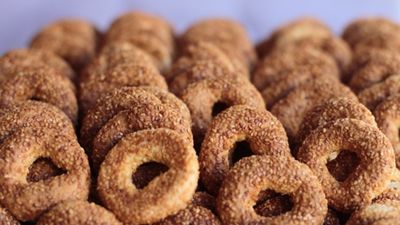 Pastaneden farksız! Kıyır kıyır tam ölçülü kandil simidi tarifi