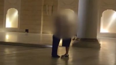 İstanbul'da camide uygunsuz hareketlerde bulunan 2 turist için hapis istemi