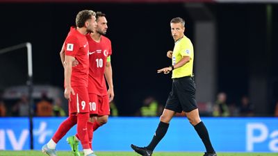 Barış Alper Yılmaz, 4 dakikada kırmızı gördü!