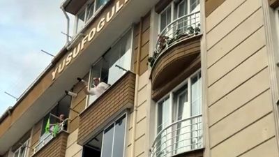 İstanbul'da bir şahıs sokakta gürültü yapan çocuklara soğan fırlattı
