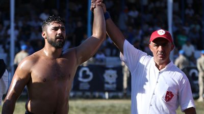 673. Tarihi Elmalı Yağlı Güreşleri'nde altın kemeri Enes Doğan aldı