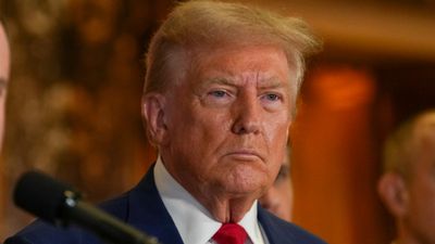 Mahkemeden karar çıktı: Trump, tecavüz davasında 83,3 milyon dolar tazminat ödeyecek