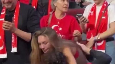 Ebru Şahin'in galibiyet gözyaşları! Eşi Cedi Osman'ın yanına koştu