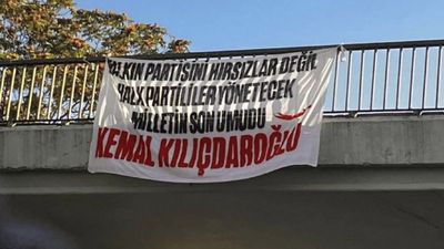 CHP'nin Kadıköy mitingi öncesi alana 'Kılıçdaroğlu' pankartı asıldı