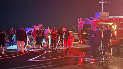 Balıkesir'de otomobil ile kamyonet çarpıştı: 1 ölü