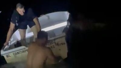 Bursa'da alabora olan teknedeki 3 kişiyi polis kurtardı