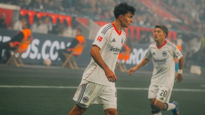 Frankfurt, 9 kişi kalan Leverkusen'e yenildi
