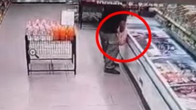 Bursa'da el ele geldikleri marketten kavurma çaldılar