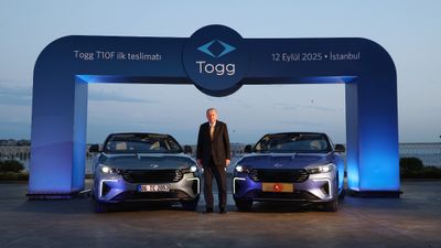 Cumhurbaşkanı Erdoğan'a TOGG’un yeni modeli T10F hediye edildi