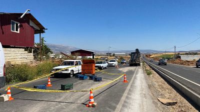 Kahramanmaraş'ta iş makinesi kardeşlere çarptı: 2 yaşındaki Hatice öldü, ağabeyi ağır yaralandı