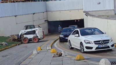 İstanbul Kadıköy’de kazı sırasında su borusu patladı