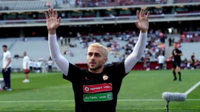 Galatasaray taraftarından maç öncesi Barış Alper Yılmaz'a destek!