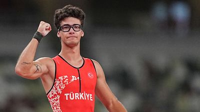 Ersu Şaşma, finale çıktı